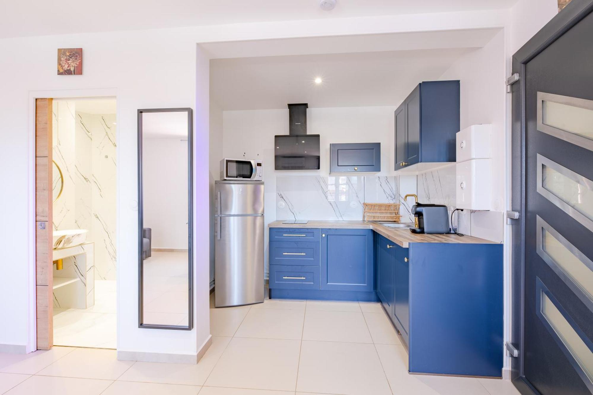 Free Sun Apartment